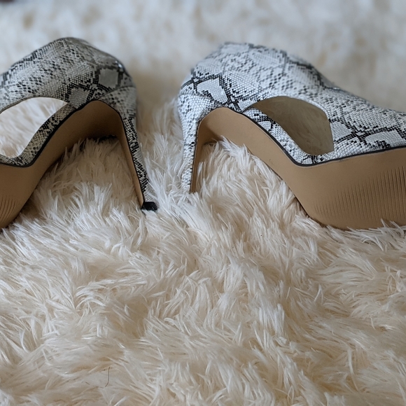 Snake skin heels - Picture 4 of 6